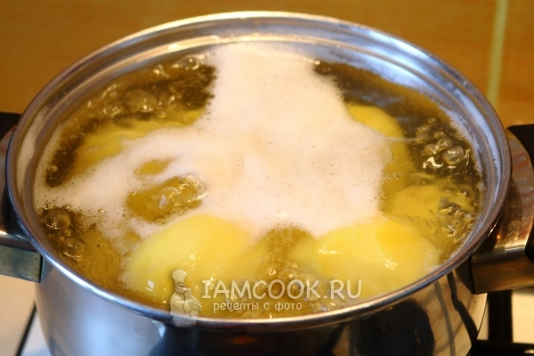 Сварить картофель
