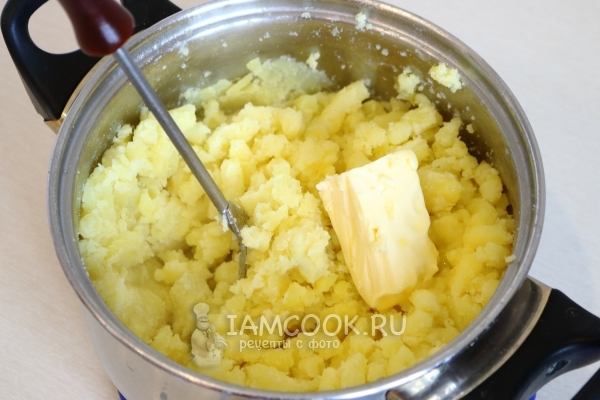 Положить масло