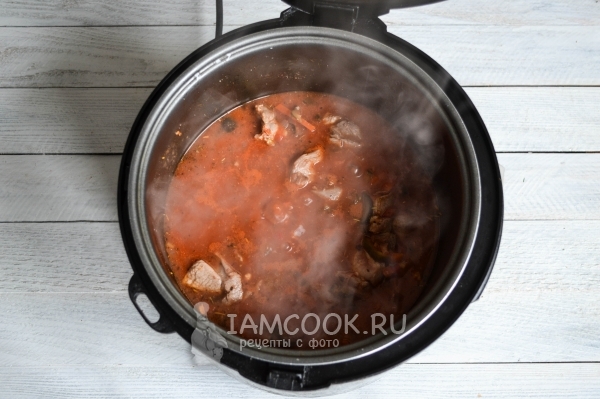 Потушить мясо с овощами