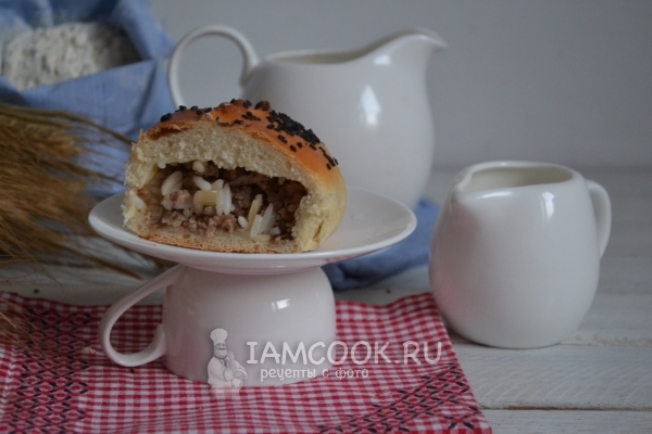 Готовые пирожки с мясом и рисом