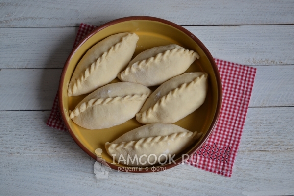 Положить заготовки в форму