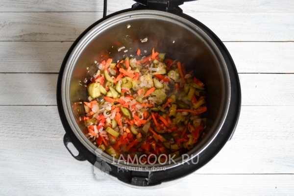 Обжарить овощи