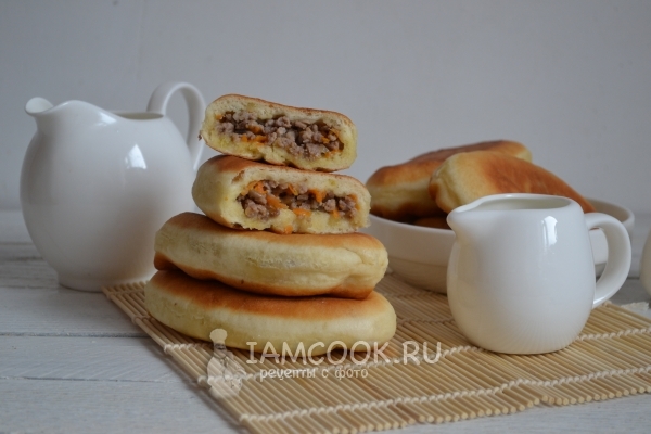 Жареные пирожки из дрожжевого теста с мясом (на сковороде)