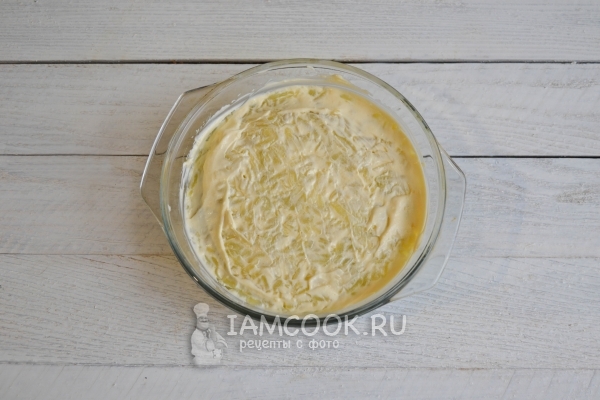 Смазать слой майонеза