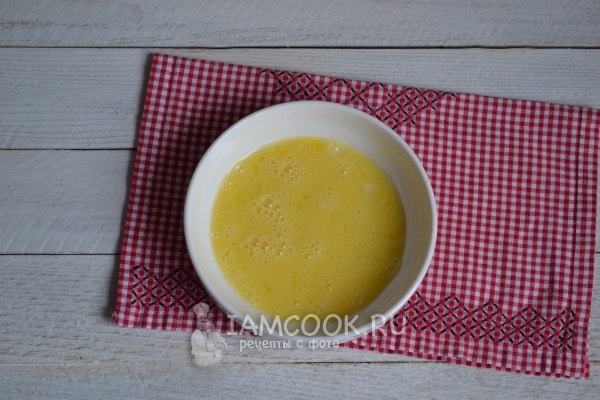 Взбить яйцо