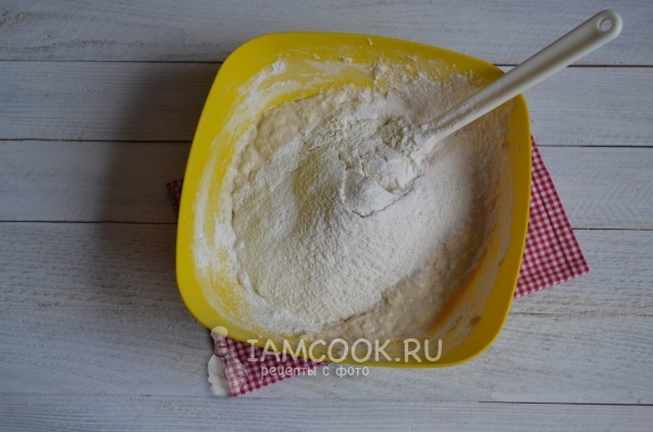 Всыпать муку