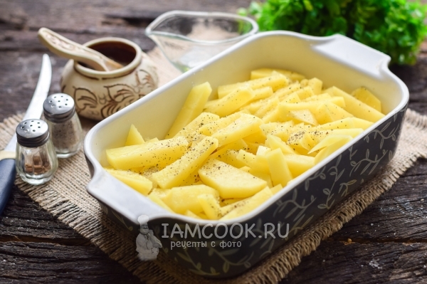 Выложить в форму картофель