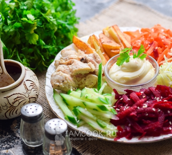 Фото французского салата со свеклой и картошкой