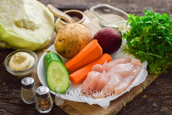Ингредиенты для французского салата со свеклой и картошкой