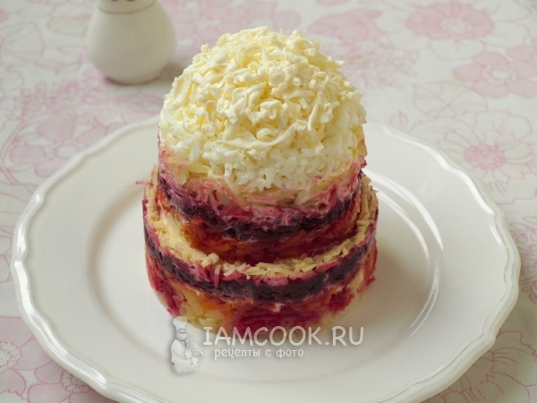 Снять с салата кольца