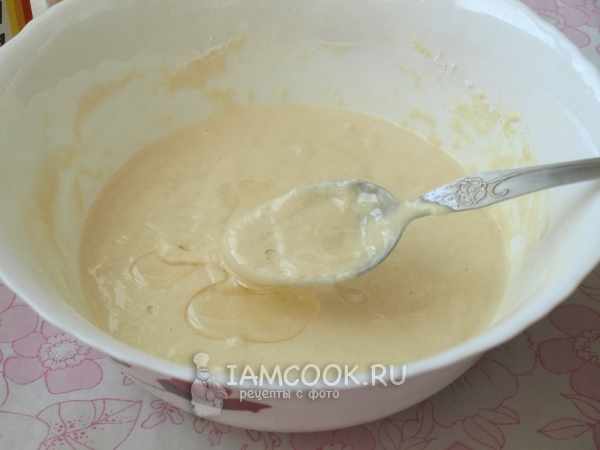 Влить масло