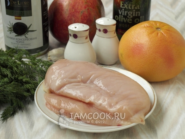 Ингредиенты для салата с курицей, грейпфрутом и маслинами