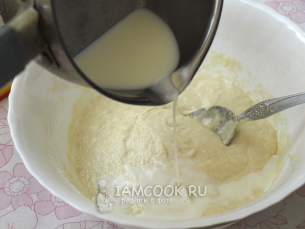 Влить молоко