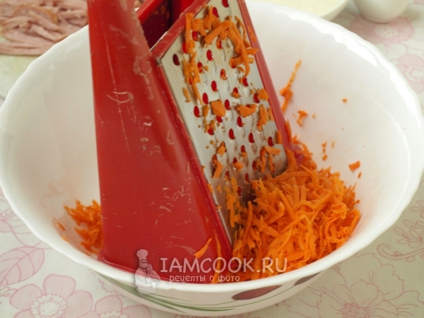 Натереть морковь