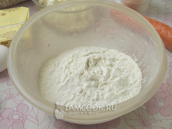 Соединить муку и разрыхлитель