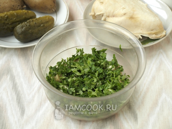 Посыпать петрушкой