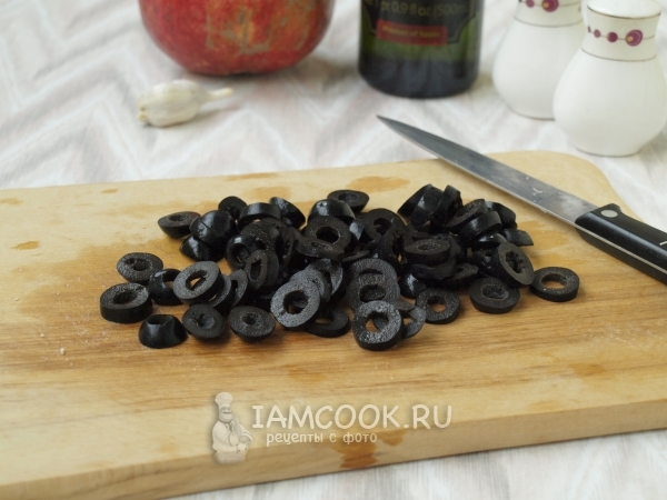 Порезать маслины