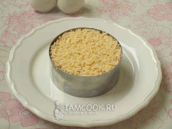 Положить слой сыра