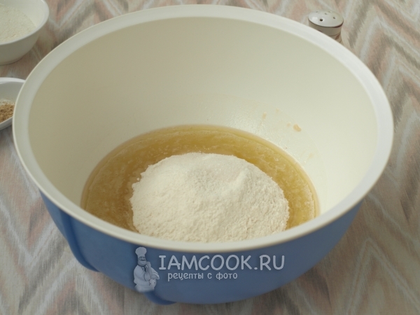 Всыпать муку