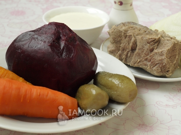Ингредиенты для салата с говядиной, свеклой и морковью