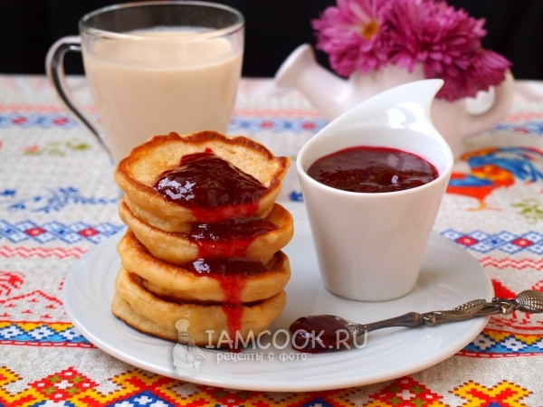 Рецепт пышных дрожжевых оладий на ряженке