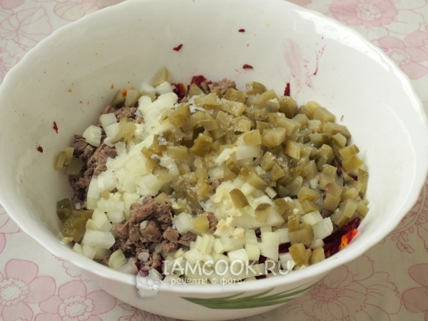 Положить огурцы