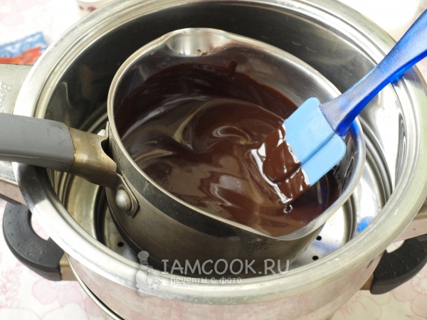 Растопить масло с шоколадом
