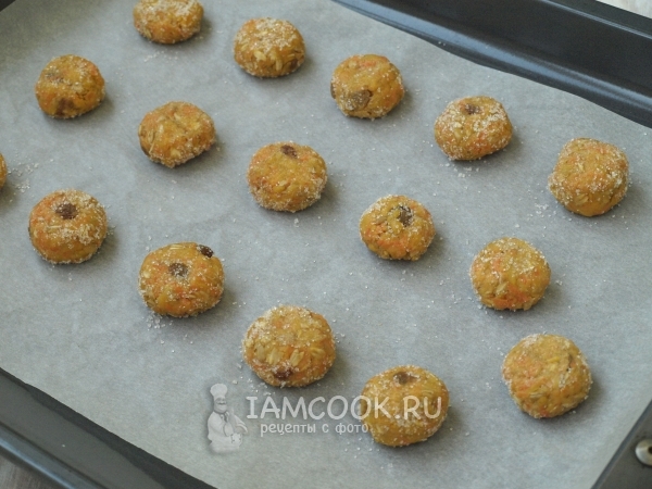 Выкладываем заготовки на противень