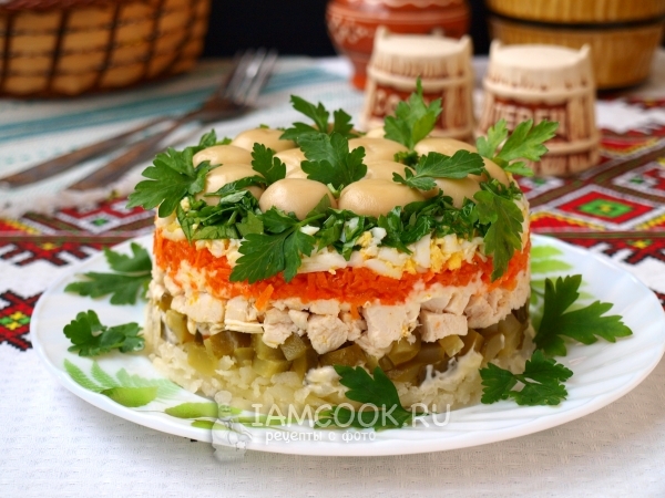 Готовый салат «Поляна» («Полянка») с грибами и курицей