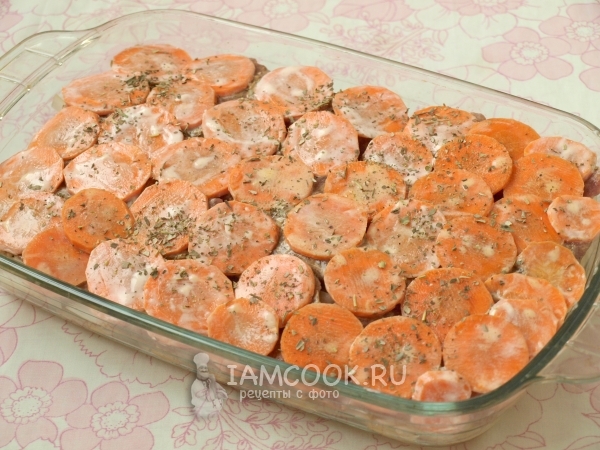 Положить слой моркови