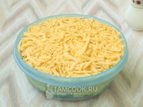 Положить слой сыра