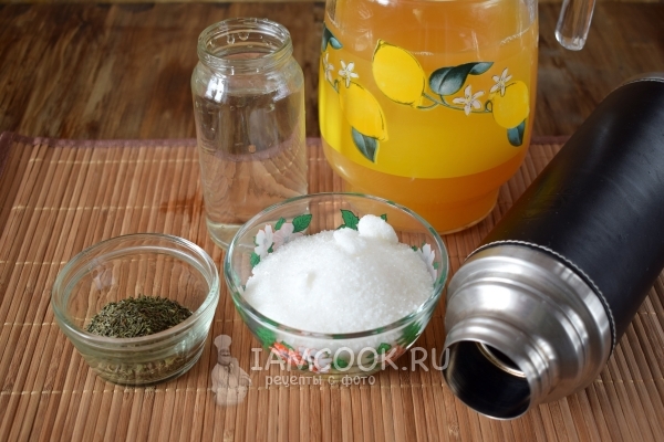 Соединить яблочный и апельсиновый соки