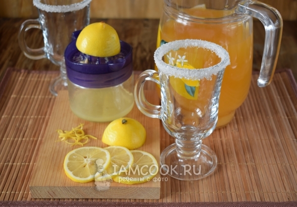 Выжать сок лимона