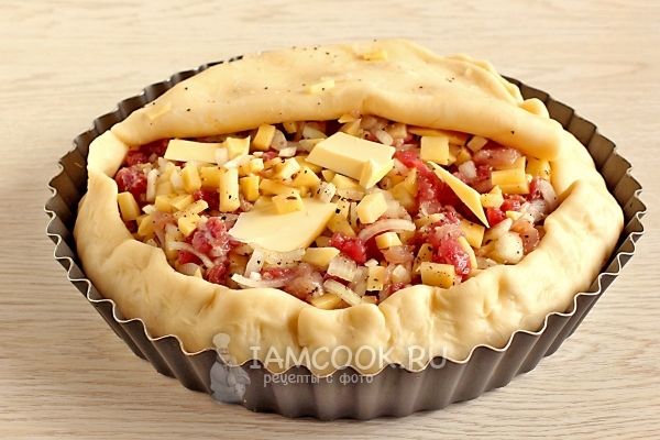 Положить начинку на тесто