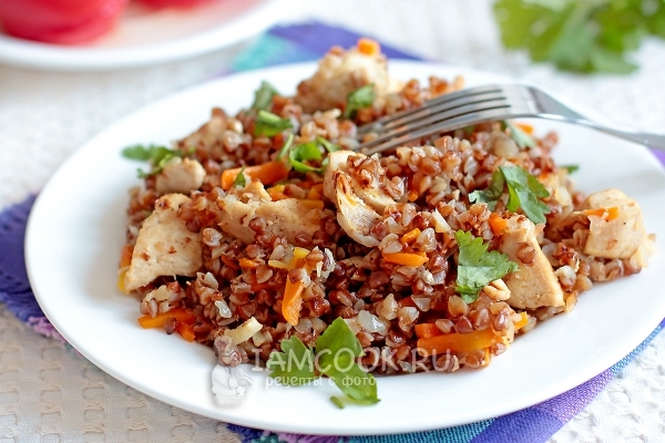 Фото куриного филе (грудки) с гречкой в духовке