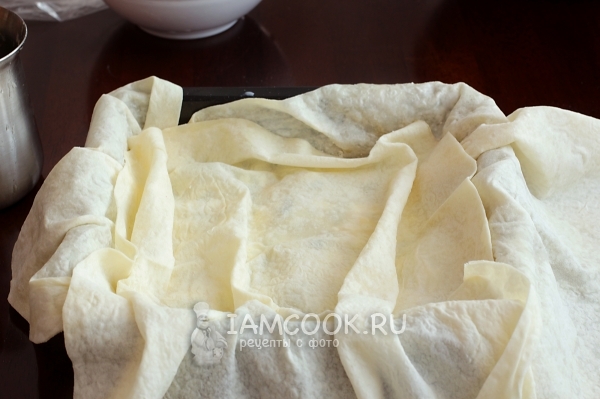 Накрыть начинку лавашем