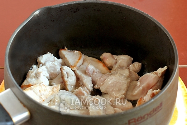 Обжарить куриное филе