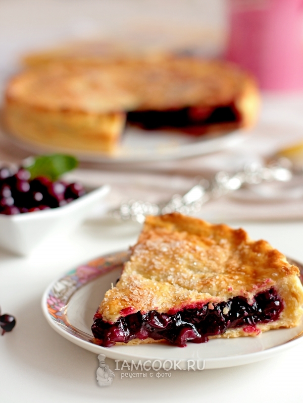 Рецепт песочного пирога с черной смородиной