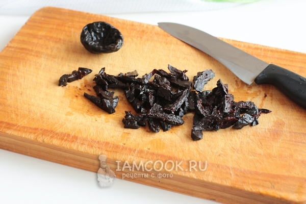 Порезать чернослив