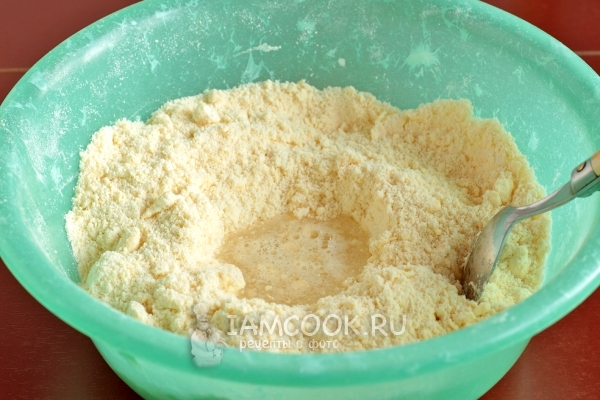 Влить воду и сок лимона