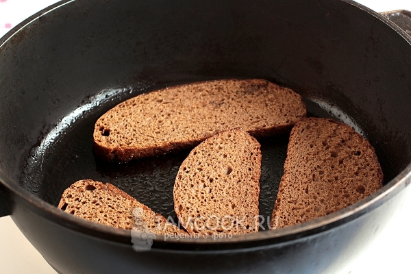 Обжарить хлеб