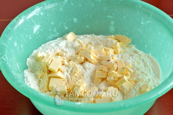 Положить сливочное масло