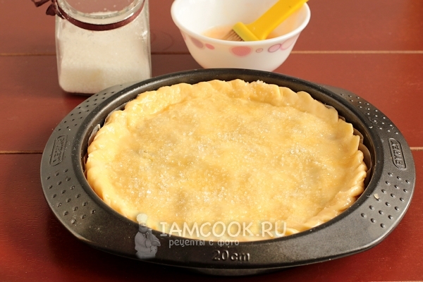 Посыпать тесто сахаром