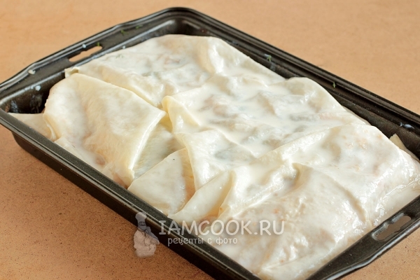 Накрыть начинку лавашем