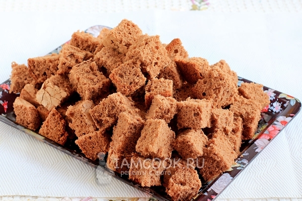 Порезать бисквит на кусочки