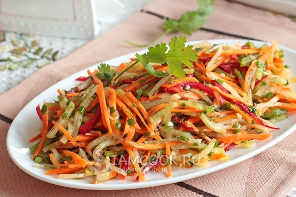 Рецепт салата из зеленой редьки с морковью