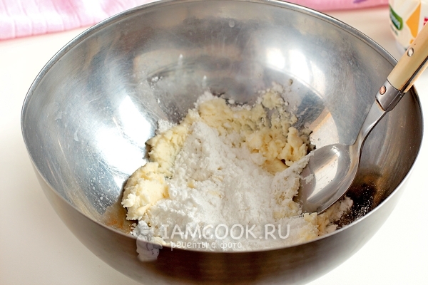 Всыпать сахарную пудру