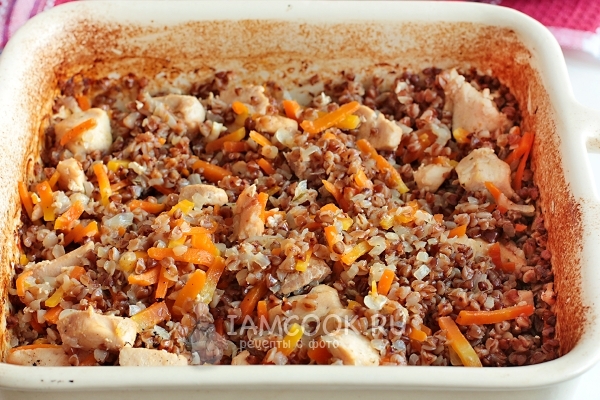 Куриное филе (грудка) с гречкой в духовке