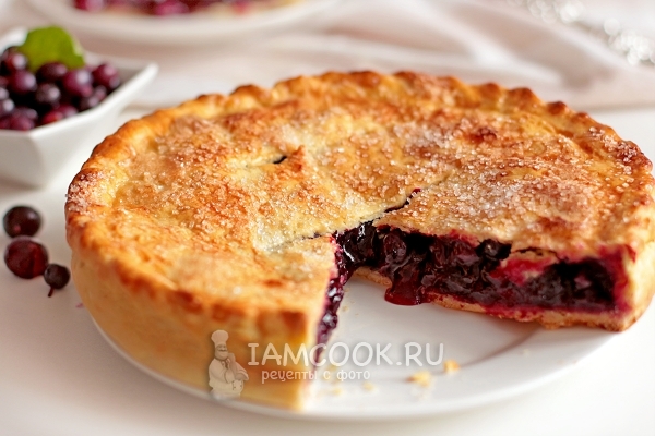 Песочный пирог с черной смородиной