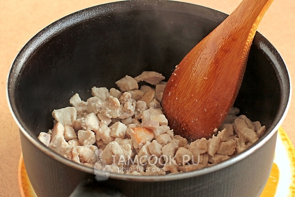 Обжарить куриное филе